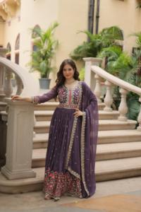 Traje Sharara de Manga Larga Estilo Indio y Pakistaní con Tela de Georgette Sintética y Bordado de Lentejuelas para Bodas - Product Image 4