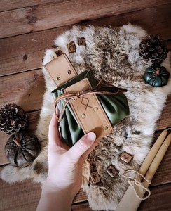 Juego de Runas Vikingas de Madera con Tapete de Cuero Premium, Piedras de Adivinación Futhark para Guía Espiritual y Meditación - Product Image 4