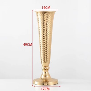 แจกันดอกไม้ทรงแตรโลหะสีทองสำหรับตกแต่งงานแต่งงาน - Product Image 4