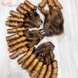 Grande Méga Vente jusqu'à 30 $ Extension de Cheveux Vapeur Cheveux Vapeur Bouncy Curl Trame Paquet en Stock Couleur Naturelle - Product Image 1