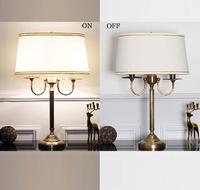 Lampe de table traditionnelle en laiton avec abat-jour en tissu blanc E27 LED Lumière chaude Éclairage décoratif pour salon