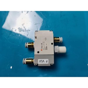 Vanne pneumatique à 3 ports SMC VPA342-1-02B, utilisée comme pièce détachée pour équipement semi-conducteur d'occasion - Product Image 1