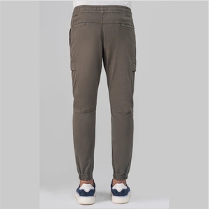 กางเกงคาร์โก้ทรงสลิมฟิตสีเขียวมะกอกสำหรับผู้ชาย - Product Image 2