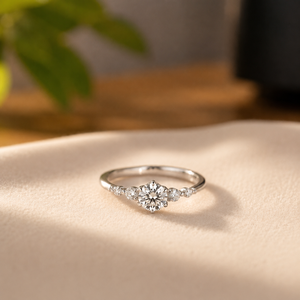 Bague de fiançailles classique en moissanite avec diamant rond brillant, cadeau de mariage, bague de promesse en or jaune vermeil 14K - Product Image 3