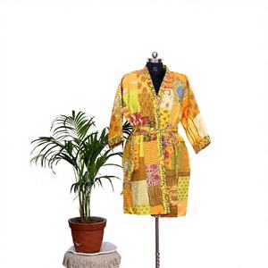 Kimono Corto de Seda de Lujo con Parches, Hecho a Mano, Estilo Bohemio, Chaqueta Kimono Corta para Mujer, Regalo Perfecto, Ligero, para el Verano - Product Image 1