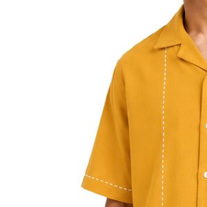 เสื้อเชิ้ตผ้าลินินผสมฝ้ายสีเหลืองมัสตาร์ด แขนสั้น คอปกคิวบา ปักลายสีขาว ติดกระดุม ลำลอง สำหรับวันหยุดฤดูร้อน รับผลิตแบบ OEM - Product Image 3