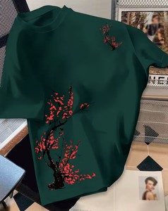 Camiseta de Hombre Estilo Chino con Estampado de Flores de Ciruelo Pintado a Mano, Cuello Redondo, Manga Corta, Corte Regular, 100% Algodón Transpirable de Punto - Product Image 5
