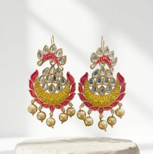 Boucles d'oreilles ethniques plaquées or en forme de fleur avec cristaux et perles d'imitation pour femmes, bijoux de mariage - Product Image 5