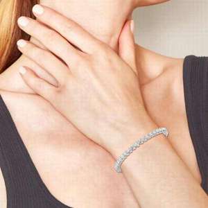 Pulsera de tenis para mujer, plata 925, con diamantes talla corazón, engaste de canal, joyería clásica para uso diario - Product Image 1