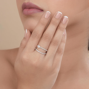 Anillo con Diamantes Creados en Laboratorio, Corte Marquesa y Redondo, Diseño Minimalista, Anillo con Diamantes Certificados, Oro de 18K y Platino, Joyería Fina Elegante - Product Image 1