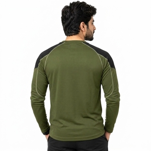 T-shirt à manches longues pour homme, confortable, durable et moderne, conçu avec un tissu de qualité, offrant une finition soignée. - Product Image 5