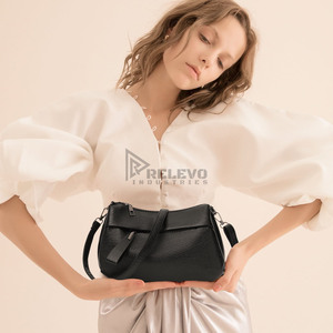 Bolso de hombro de nailon de alta calidad para deportes al aire libre, bolso de viaje minimalista de alta gama para mujer, gran capacidad, 50-70L, RELEVO - Product Image 5