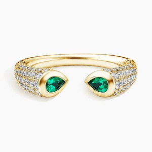 Bague ouverte en argent 925 plaqué or avec zircon vert en forme de poire et pavé de pierres précieuses pour femme, idéale pour mariage et soirée - Product Image 1