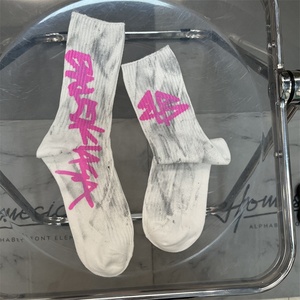 Calcetines Deportivos de Moda al por Mayor con Estampado Digital de Graffiti y Logo Personalizado, Calcetines de Algodón de Alta Calidad para Hombre, Verano - Product Image 4