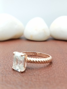 Anillo de Compromiso y Boda D'VINS JEWELS con Forma de Esmeralda, Corte Brillante, Cultivado en Laboratorio, Color D, Blanco, Chapado en Oro Rosa - Product Image 4