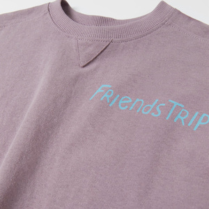 เฟรนด์สทริปเสื้อยืดคอกลมแขนสั้นพิมพ์ลายสำหรับเด็กผู้ชาย - Product Image 4