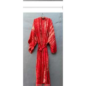 Kimono Largo de Playa Elegante de Primera Calidad, Hecho a Mano con Técnica Tie Dye, Mangas Tres Cuartos, 100% Algodón, Secado Rápido y Transpirable - Product Image 3