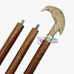 Bastón de madera marrón con mango de cabeza de cuervo de latón pulido hecho a mano, estilo vintage, ideal para senderismo y camping, regalo perfecto. - Product Image 5