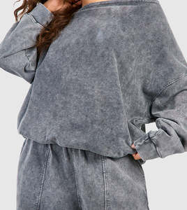 Conjunto de Dos Piezas para Mujer, Sudadera con Hombros Descubiertos y Pantalones Cortos, Felpa Gris Lavada, Estilo Casual, Corte Regular, Ecológico - Product Image 4