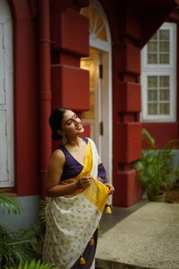 <b>Yellow</b> Floral Printed Cotton <b>Saree</b> With Dupatta Traditional Indian Women's Wear For Diwali Occasion - Product Image 6