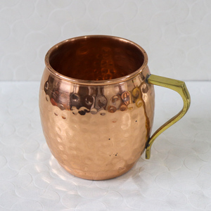 EVANA IMPEX Tasse à Moscow Mule en cuivre artisanale avec poignée en laiton, design baril, verres de bar et de restaurant, martelé, étanche, durable - Product Image 3