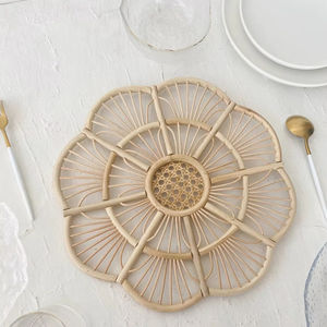 Posavasos de Ratán con Forma Floral para Cafeterías, Restaurantes, Mesas de Oficina y Servicio de Buffet, para Tazas de Té, Café y Platos - Product Image 1