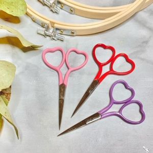 Ciseaux de beauté professionnels pour sourcils, lames droites en acier inoxydable, poignées en acier, pour nail art, fournisseur en gros de haute qualité - Product Image 1