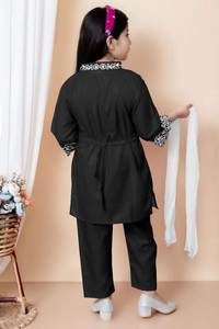 Conjunto de Kurta Tradicional para Fiestas para Niñas con Dupatta de Tela de Red – Especial para Bodas y Festivales - Product Image 2