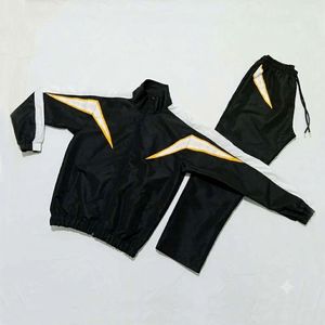 Ensemble de survêtement sportif noir pour homme, imprimé sur mesure, avec veste à col montant zippée et pantalon, bicolore jaune et blanc, collection automne - Product Image 1