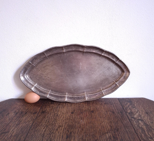 Plateau de service traditionnel en acier inoxydable pour aliments, beurrier décoratif, plateau à beurre en métal personnalisé pour mariage - Product Image 1
