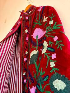 Chaqueta de Terciopelo para Mujer a Precio Bajo, Bordado Floral Suzani Hecho a Mano, Estilo Boho Chic, Kimono Reversible, Regalo para Ella - Product Image 6
