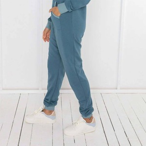 Combinaison professionnelle en tricot doux pour bébé, fabrication OEM sous marque privée pour les chaînes de vente de vêtements au détail dans le monde entier - Product Image 3