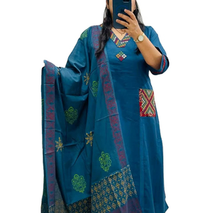 Sari Tradicional de Piel Sintética Reversible, Estilo Cuello en V, Color Brillante, Sin Arrugas, Ideal para Fiestas de Oficina o Recepciones - Product Image 1