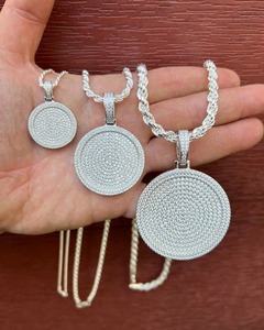 Collier pendentif hip-hop diamanté en promotion pour un usage quotidien et pour les occasions spéciales, disponible à un prix abordable - Product Image 1