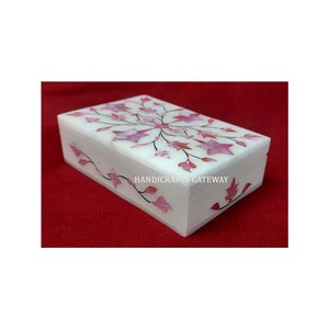 New Looking With Customized Size Jewelry White Marble Box In Flower Design Pink Color Inlay Mother of Pearl Boxes Exporter - Product Image 4