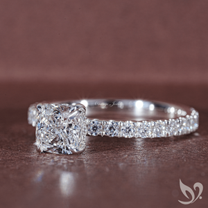 Anillo de Oro de 10K con Diamante Cultivado en Laboratorio de Corte Cojín Alargado de 1ct, Certificado por IGI, con Halo Oculto - Product Image 3