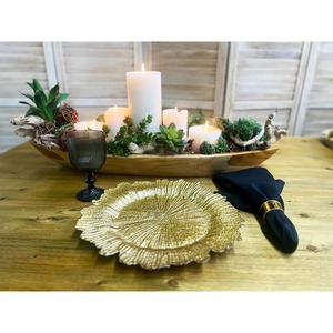 Assiette de service en métal doré de luxe, forme florale, idéale pour recevoir les invités lors de fêtes et de rassemblements, fabriquée à la main en Inde - Product Image 4