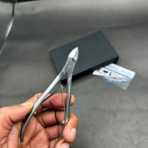 คีมตัดหนังทำจากสเตนเลสสตีลสีเงินสำหรับตัดเล็บและหนังกำพร้าออกแบบโลโก้ได้ตามต้องการ - Product Image 2