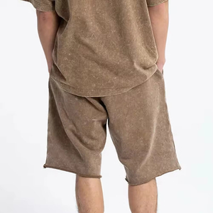 เสื้อยืดแขนสั้นผ้าฝ้ายแท้ทรงหลวมสไตล์ลำลองสำหรับผู้ชาย OEM ขายส่ง พร้อมกางเกงขาสั้นเข้าชุด สีซีดจางแบบซันเฟด - Product Image 5
