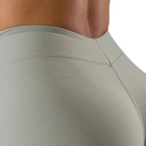 Shorts de sport pour femme, couleur vert sauge clair, taille mi-haute, sans coutures, extensibles, pour le yoga, la course à pied, l'entraînement et le quotidien - Product Image 5