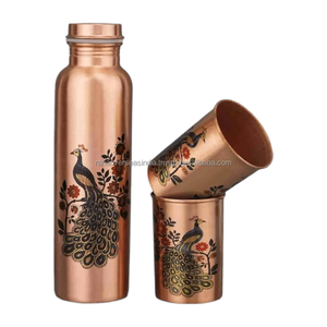 Ensemble de bouteilles et de verres en cuivre de qualité supérieure avec imprimé paon disponible en différentes tailles et styles à des prix imbattables - Product Image 3