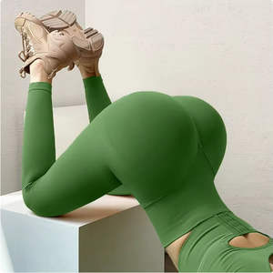 Shorts Deportivos Sin Costuras de Spandex/Nylon con Cintura Elástica, Transpirables y de Secado Rápido, con Etiqueta Personalizada y MOQ Bajo, Listos para Enviar - Product Image 1