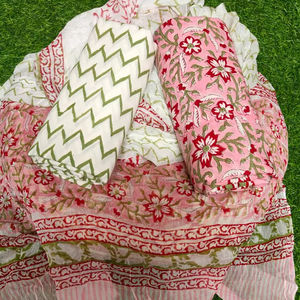 Tissu en coton de qualité supérieure pour femmes, matière douce, respirante et respectueuse de la peau, idéale pour les robes, les kurtis, les hauts et les vêtements de tous les jours - Product Image 1