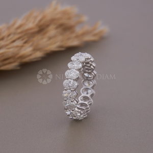 Bague d'éternité en or blanc de haute qualité avec diamants de laboratoire taille ovale pour mariage et fiançailles, pour femme - Product Image 4