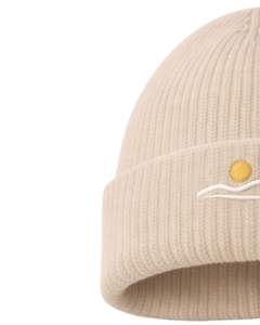 Gorro de Punto Acrílico Beige con Logo de Sol Bordado, Cálido y Suave para Invierno, Fabricante OEM, Unisex - Product Image 3
