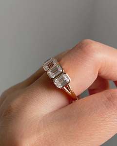 Anillo de Eternidad Completo con Moissanita Corte Esmeralda, Plata de Ley 925, Anillo de Compromiso y Boda - Product Image 2