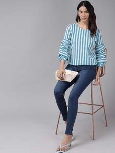 Haut pour femme en coton bleu à rayures imprimées, coupe classique, manches longues et col rond, conçu pour un usage quotidien décontracté et universel. - Product Image 4