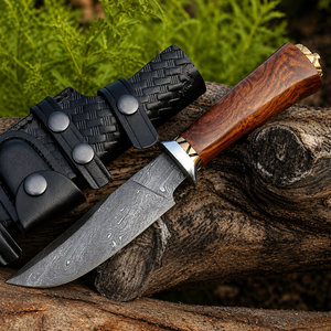 Couteau de chasse d'extérieur personnalisé à lame fixe en acier Damas, ultra-affûté, avec manche en bois de rose, OEM ODM, étiquettes privées - Product Image 1