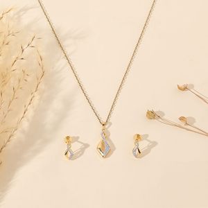 Ensemble collier et boucles d'oreilles en diamants de laboratoire, pendentif infini torsadé, bijoux en or bicolore avec diamants, cadeau de mariage pour femme - Product Image 1