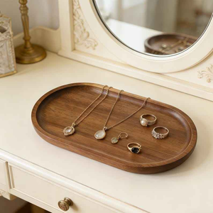 Plateau de service en bois personnalisé, rectangulaire, gravé avec le nom Charlotte, design moderne minimaliste, fait main, respectueux de l'environnement, assiettes - Product Image 5